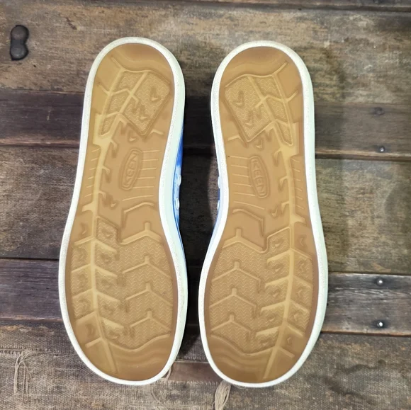 Keen Elsa Lite Blue and White Tie Dye Comfortable Lace Up Canvas Sneaker. 8.5 - Picture 3 of 10